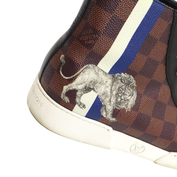 LOUIS VUITTON  
LV sneakers alte in pelle con lacci a tema leone  
Sneakers alte della linea Matchup, Chapman Brothers  
Damier
