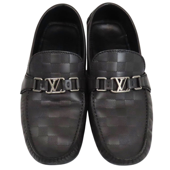 LOUIS VUITTON  
Scarpe mocassino Hockenheim in pelle con logo LV e motivo Damier Infini