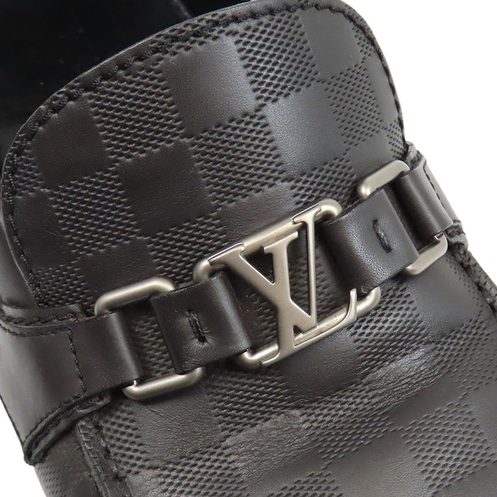 LOUIS VUITTON  
Scarpe mocassino Hockenheim in pelle con logo LV e motivo Damier Infini