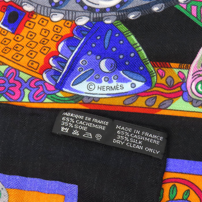 HERMÈS  
Carré 140 mélange cachemire et soie grand format  
Carré Jean LE SONGE DE LA LICORNE foulard  
Le rêve de la licorne