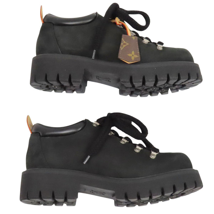LOUIS VUITTON  
Scarpa derby con lacci in pelle nabuk  
LV Remix  
Monogramma
