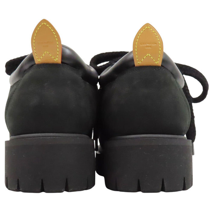 LOUIS VUITTON  
Scarpa derby con lacci in pelle nabuk  
LV Remix  
Monogramma