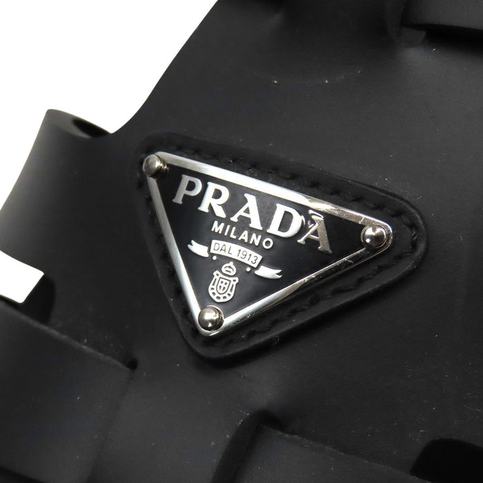 PRADA 
トライアングルロゴ 三角プレート 
モノリス ラバー サンダル
