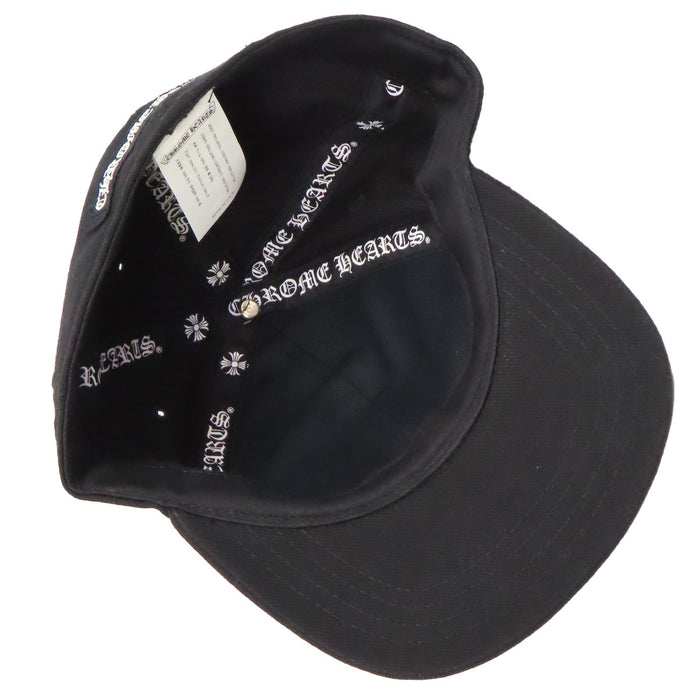 CHROME HEARTS  
CH croce a sfera in lana  
Cappellino da baseball con ricamo a ferro di cavallo