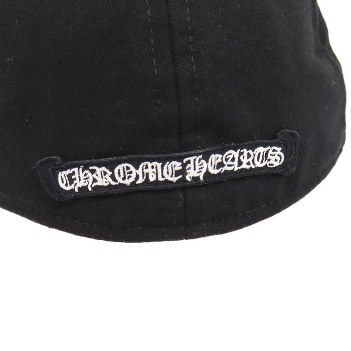 CHROME HEARTS  
CH croce a sfera in lana  
Cappellino da baseball con ricamo a ferro di cavallo