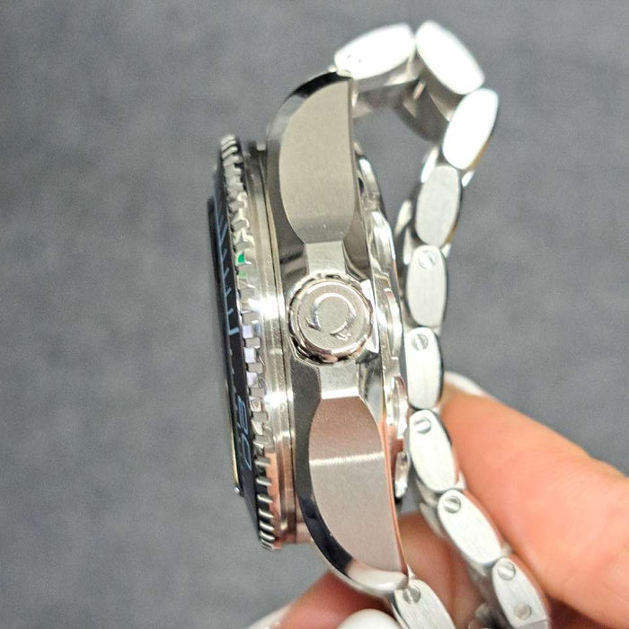 【WHOLESALES】
OMEGA 
215.30.46.21.03.002 
箱　ギャランティ　ピクトグラム　クロノメーター証