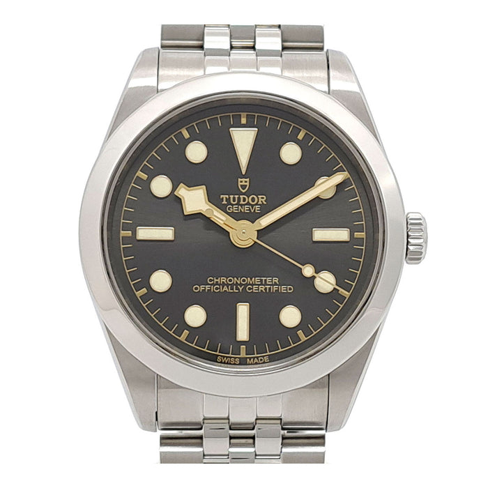 TUDOR 
Black Bay 
Avec boîte et garantie