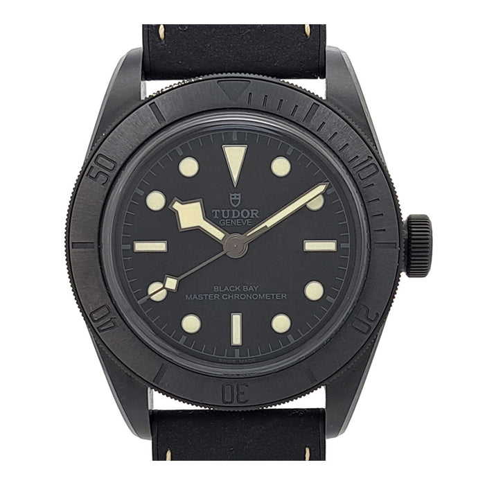TUDOR 
Black Bay Ceramic 
Avec boîte et papiers