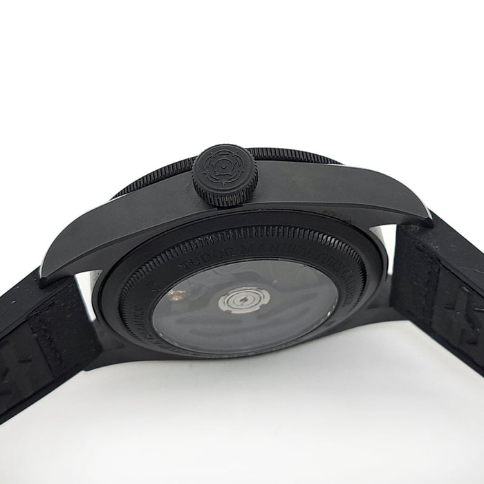 TUDOR 
Black Bay Ceramic 
Avec boîte et papiers