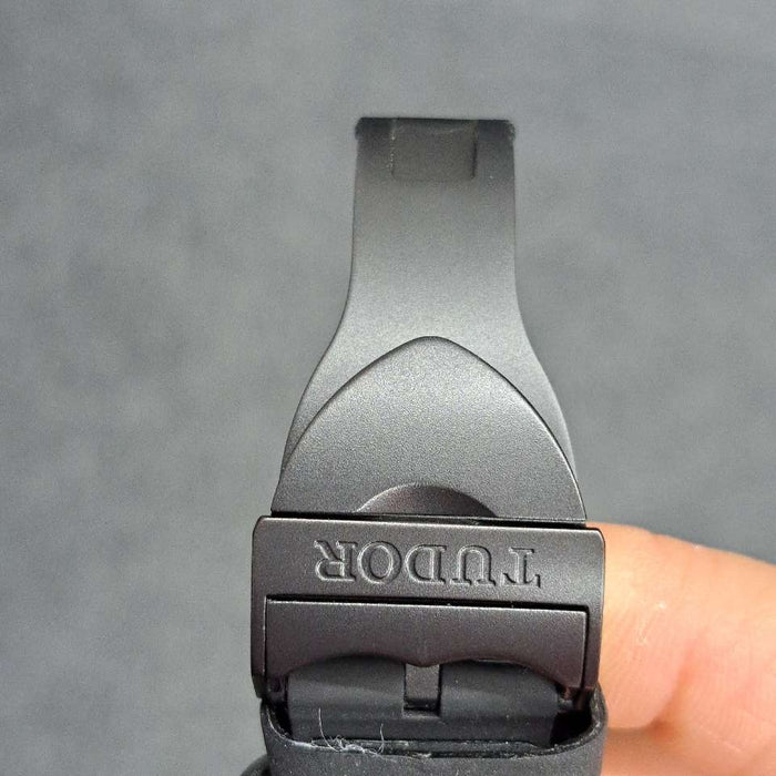 【WHOLESALES】
TUDOR 
79210CNU 
箱　ギャランティ　純正ナイロンベルト×1(使用感小)　純正尾錠×1