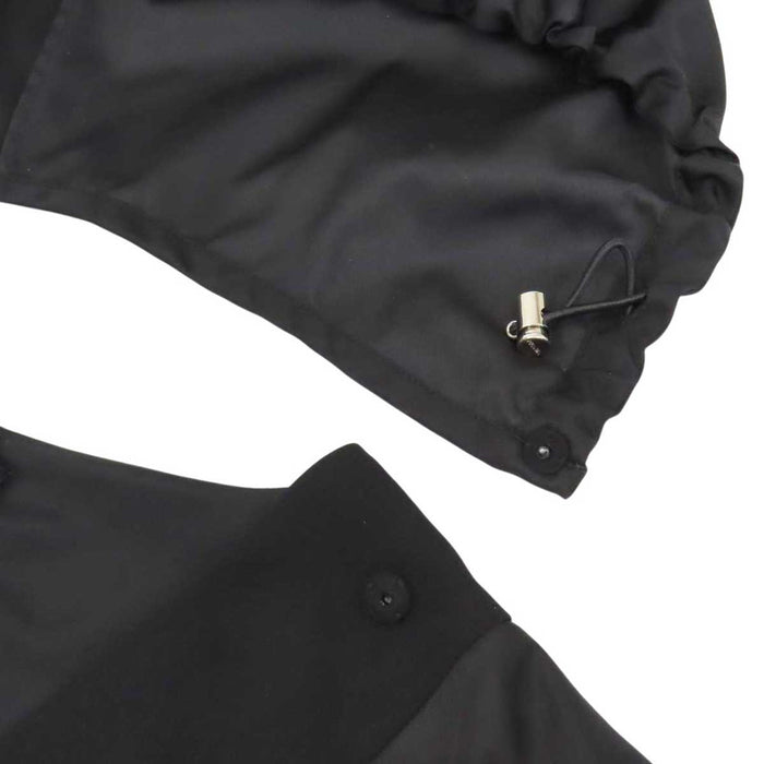 PRADA 
プリーツ ベルト フード Vネック ポリエステル RE-NYLON 
ロゴ ベルト ワンピース