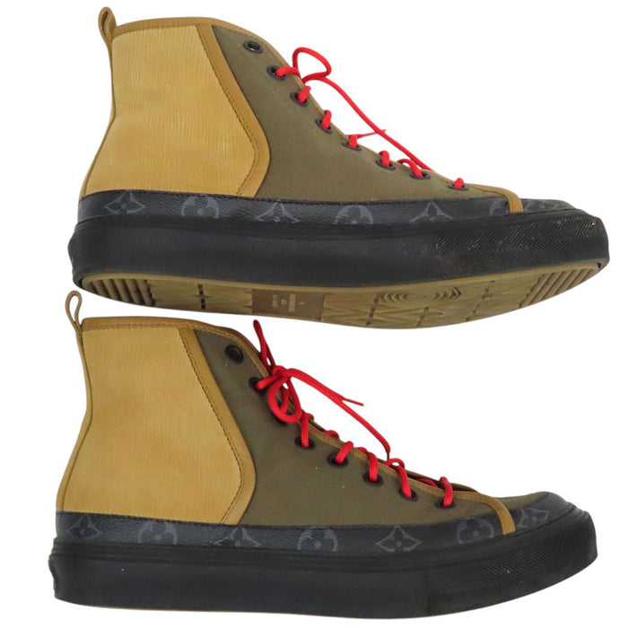 LOUIS VUITTON  
Baskets montantes en cuir et toile avec logo LV  
Monogramme Éclipse