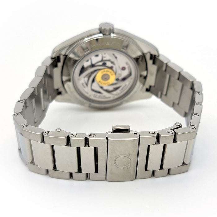 OMEGA 
Seamaster Aqua Terra James Bond 007 
Avec écrin et papiers