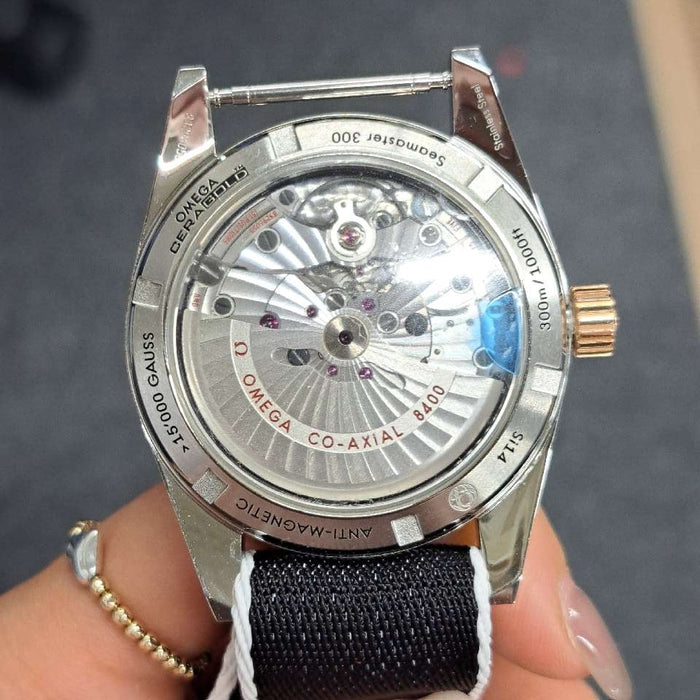 【WHOLESALES】
OMEGA 
233.20.41.21.01.001 
箱　ギャランティ　ピクトグラム　ケース