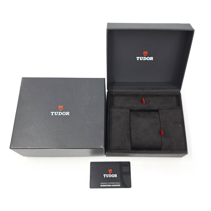 TUDOR 
Black Bay 54 
Avec boîte et papiers