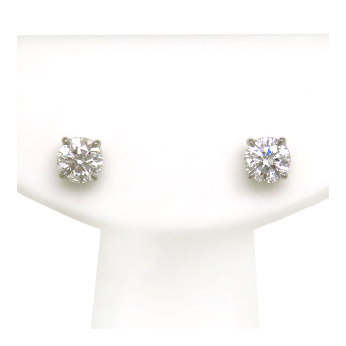 HARRY WINSTON 
Boucles d'oreilles clous rondes