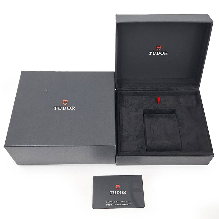 TUDOR 
Black Bay 58 
Avec boîte et papiers