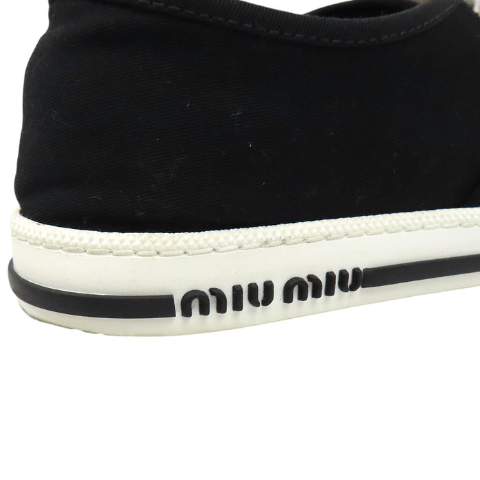 MIUMIU 
ローカット キャンバス レースアップ 
ロゴ ビジュー スニーカー
