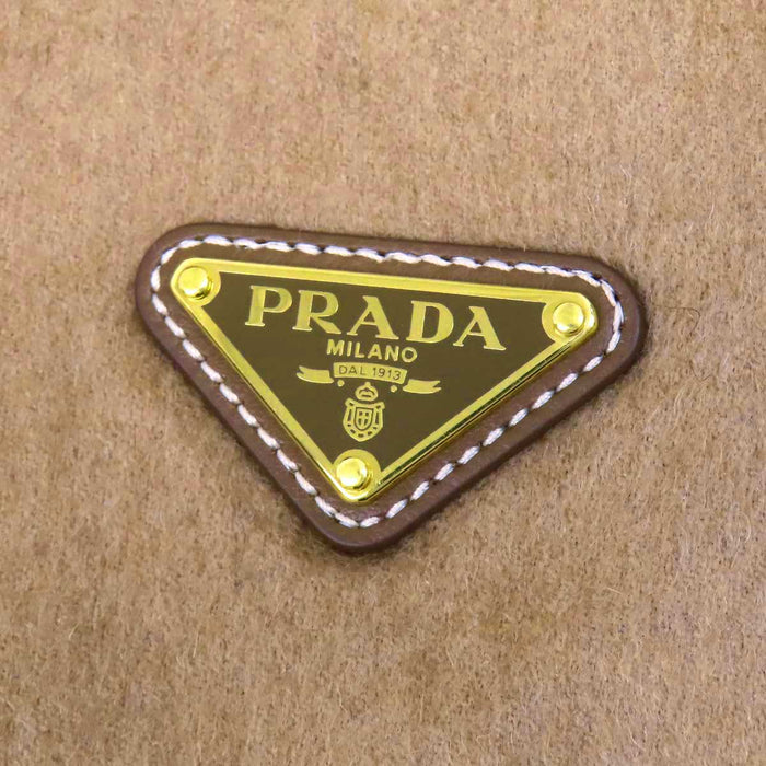 PRADA 
三角プレート ショート丈 ジップアップ 
トライアングルロゴ キャメル ブルゾン