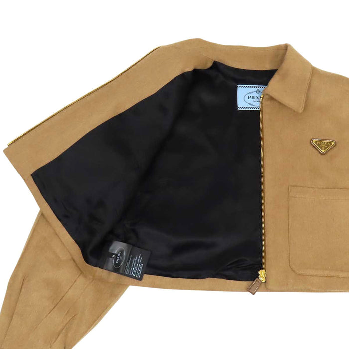 PRADA 
三角プレート ショート丈 ジップアップ 
トライアングルロゴ キャメル ブルゾン