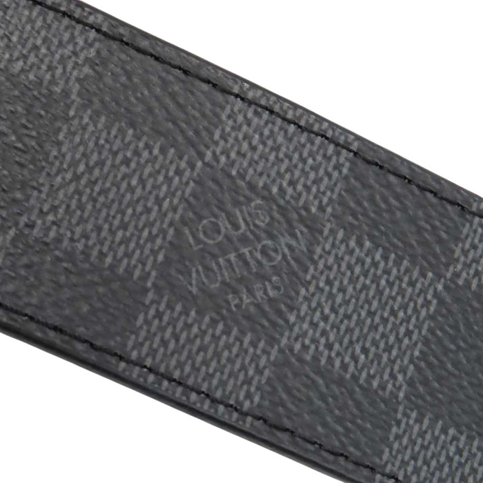 LOUIS VUITTON 
ロゴ リバーシブル レザー シルバーカラー 
サンチュール LV イニシャル ベルト 40MM 
ダミエグラフィット