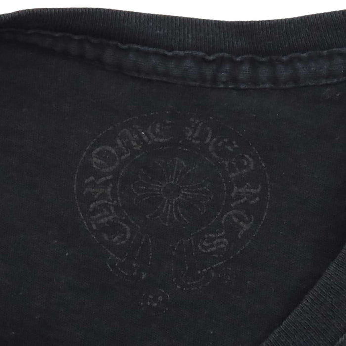 CHROME HEARTS 
FLEURKNEE Tee CH スクロールラベル ロゴ コットン クルーネック 
フレアニー プリント Tシャツ