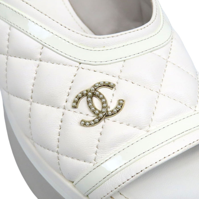 CHANEL 
COCO CC ロゴ ストラップ 厚底 
ココマーク マトラッセ レザー サンダル