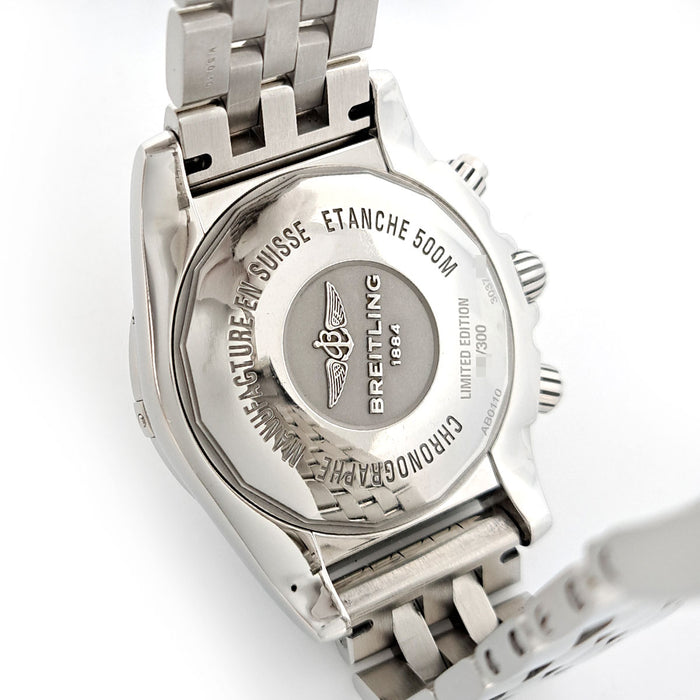 BREITLING
Chronomat 44 Japan Edition
Box and guarantee included