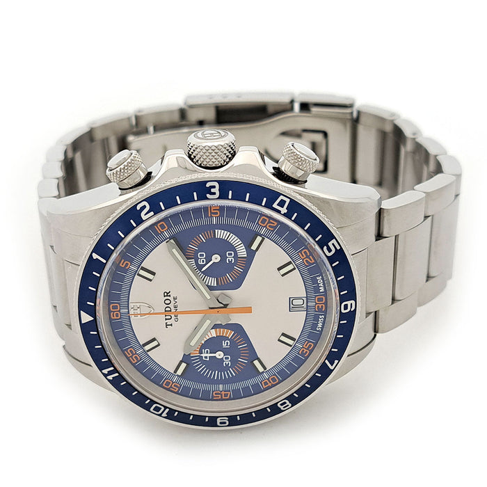TUDOR 
Heritage Chrono 
With box