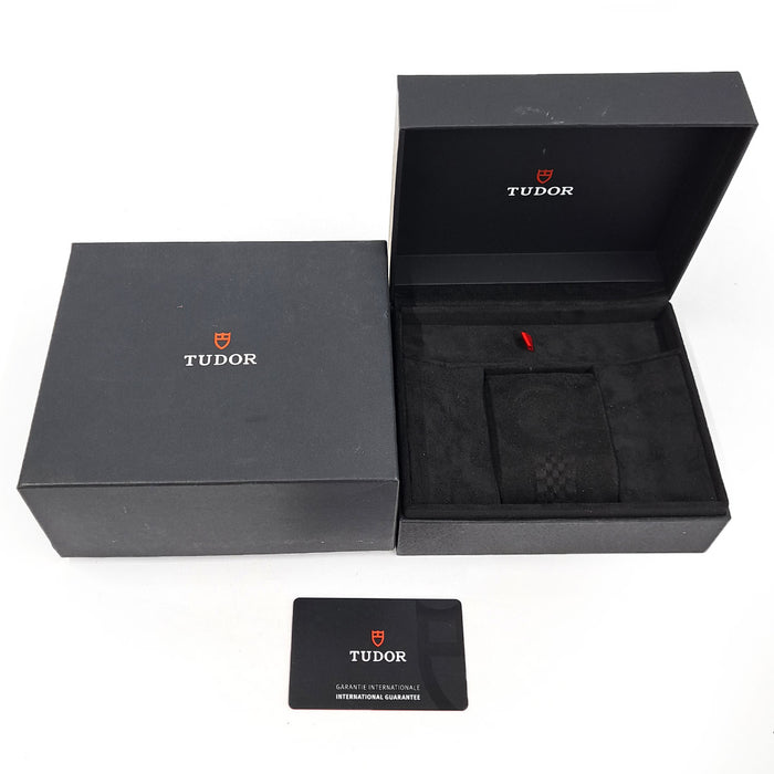 TUDOR 
Black Bay 
Con scatola e certificato