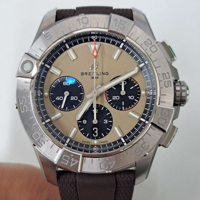 【WHOLESALES】
BREITLING 
AB0147 
箱　ギャランティ　純正レザーベルト×1（使用感小）　純正Dバックル×1