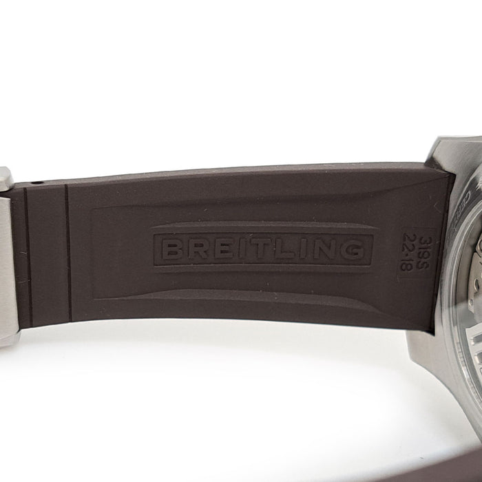 BREITLING 
Avenger B01 Chronographe 44 
avec boîte et papiers
