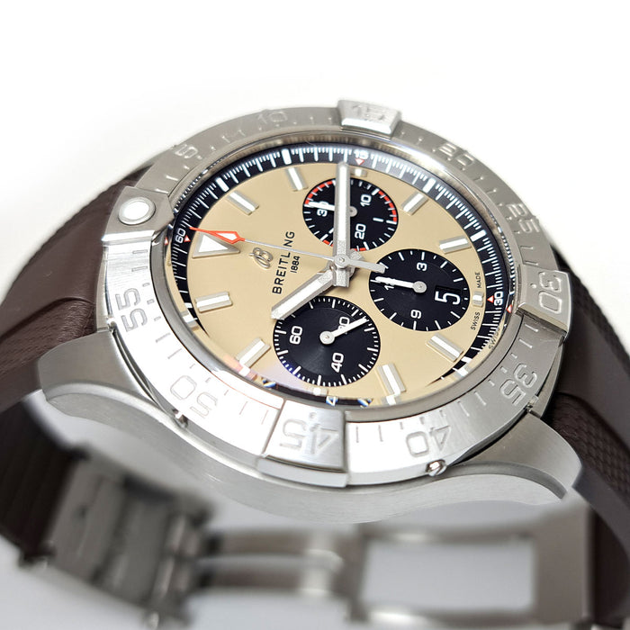 BREITLING 
Avenger B01 Chronographe 44 
avec boîte et papiers