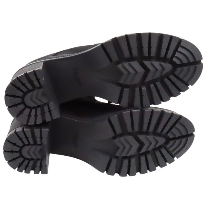 PRADA 
三角ロゴ レザー ヒール Re-Nylon 
トライアングル レースアップ ショートブーツ