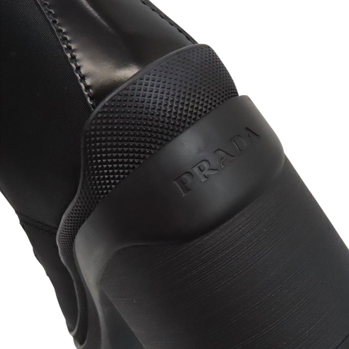 PRADA 
三角ロゴ レザー ヒール Re-Nylon 
トライアングル レースアップ ショートブーツ