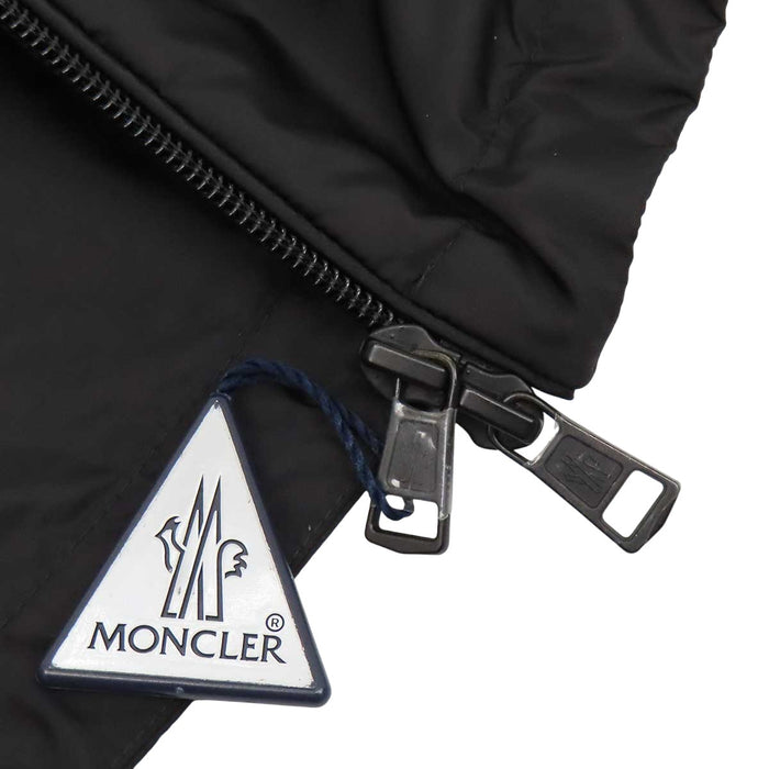 MONCLER 
2025年製 ロゴ ワッペン ダブルジップ 
OUGE ナイロンジャケット