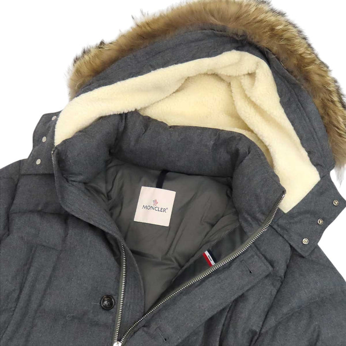 MONCLER 
ウール ファー フード 
VILAINE ダウンジャケット