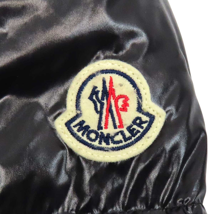 MONCLER 
2024年製 ワッペン ショート丈 ナイロン 
BAYARD ダウンジャケット