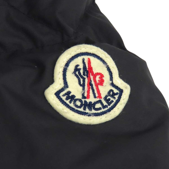 MONCLER 
2024年製 ワッペン フーデッド 
CARDERE カーデーレ ダウンジャケット