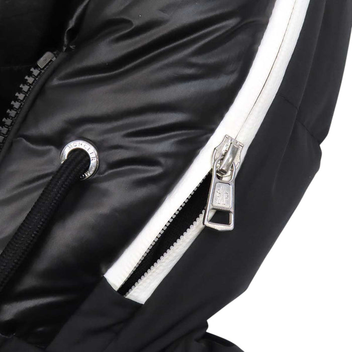 MONCLER 
2024年製 ワッペン フーデッド 
CARDERE カーデーレ ダウンジャケット