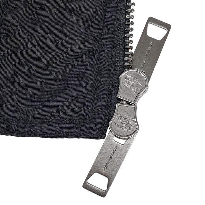 BURBERRY 
ジップアップ 総柄 
TB ロゴ ナイロン ブルゾン