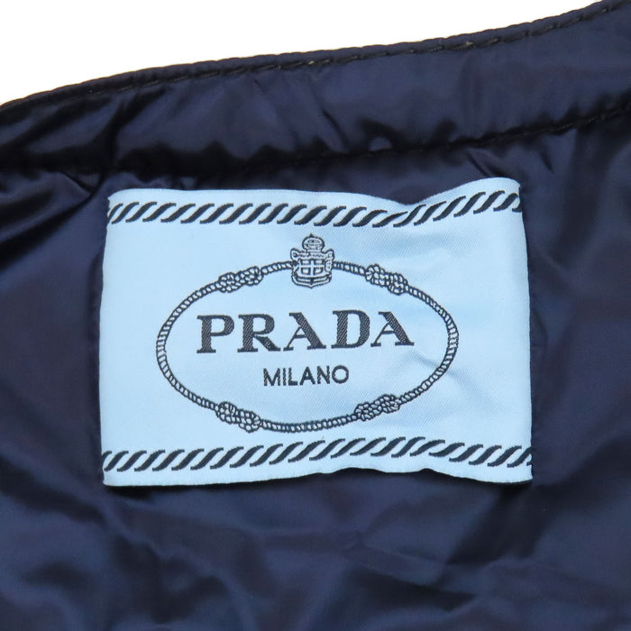 PRADA 
ナイロン ノーカラー 
トライアングルロゴ ノーカラー ダウン ジャケット