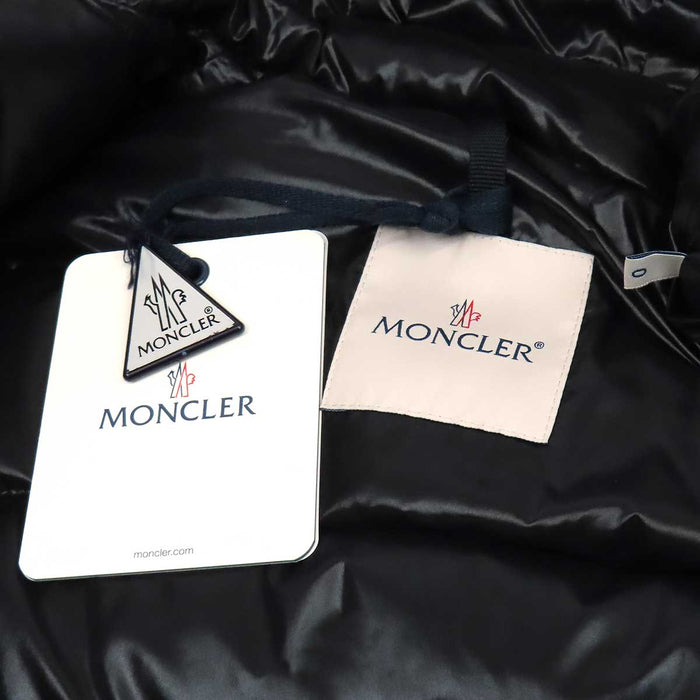 MONCLER 
デカロゴ ベルト付き ナイロン 
RHIN リン ダウンジャケット