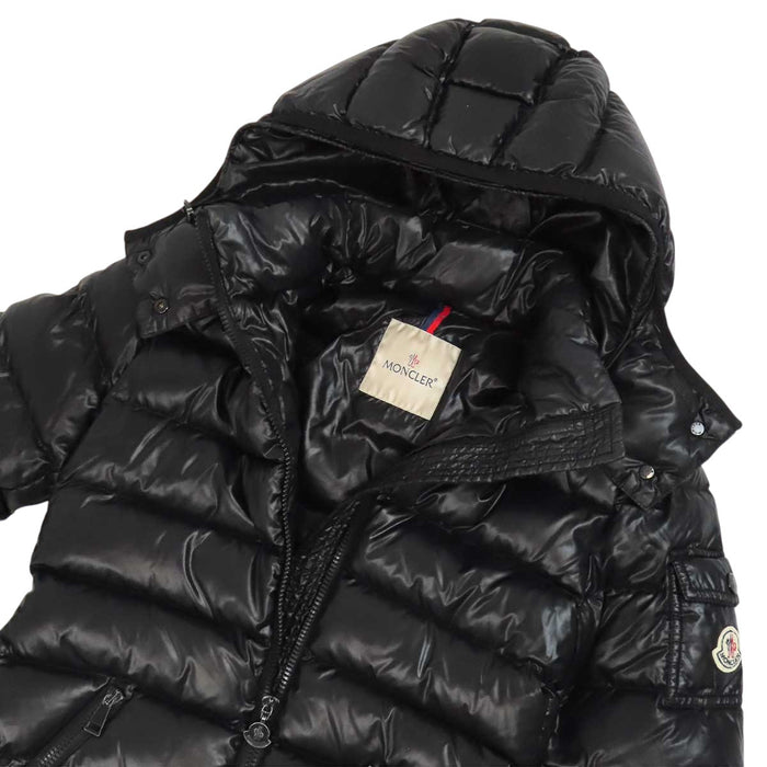MONCLER 
ロゴ ワッペン ナイロン 
MOKA モカ ダウンコート