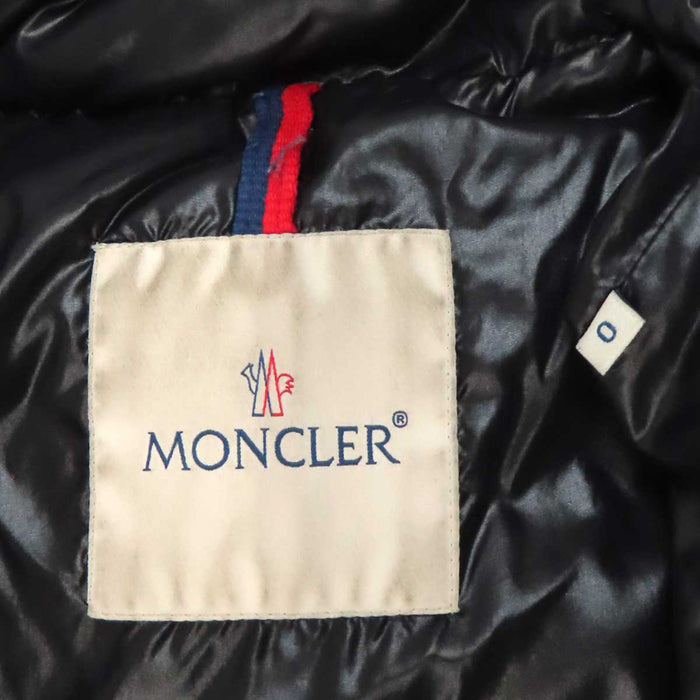 MONCLER 
ロゴ ワッペン ナイロン 
MOKA モカ ダウンコート