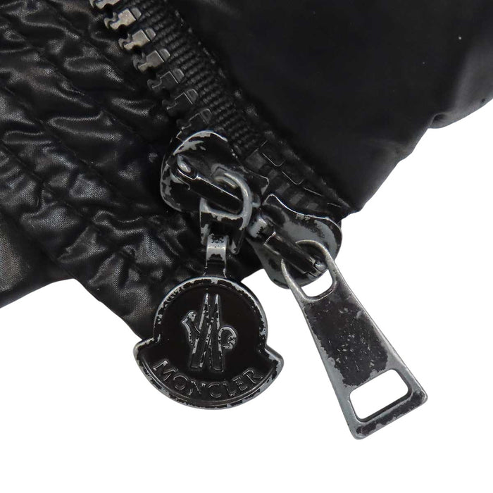 MONCLER 
ロゴ ワッペン ナイロン 
MOKA モカ ダウンコート