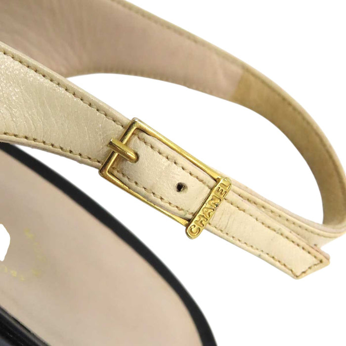 CHANEL 
COCO CC ロゴ チェーン バイカラー レザー ゴールドカラー金具 
ココマーク スリングバック サンダル