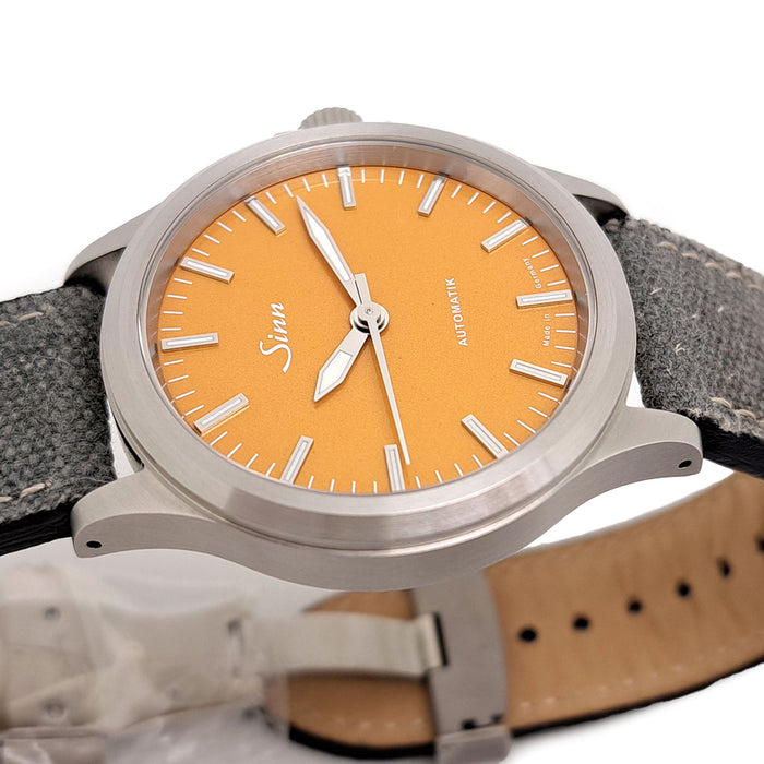 Sinn 
556 シトリンイエロー リミテッド 
箱ギャラ付