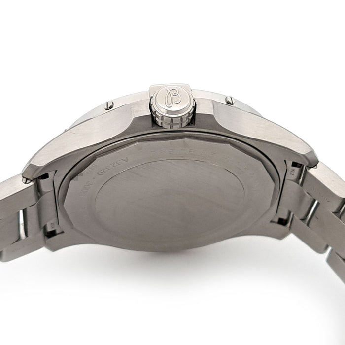 BREITLING 
Avenger Automatic GMT 44 
Avec boîte et papiers