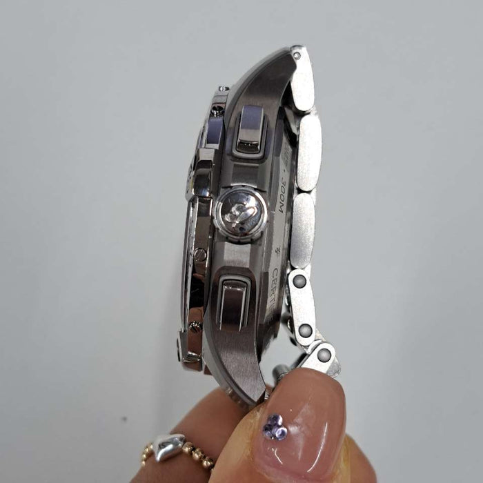 【WHOLESALES】
BREITLING 
AB0147 
箱　ギャランティ　純正ラバーベルト×1(使用感小)　純正Dバックル×1
